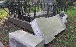 В Рязанской области вандалы уничтожили могилы и кресты на кладбище
